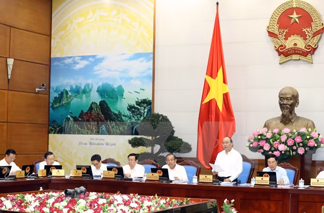 越南政府总理阮春福：继续纾解困难促进经营生产活动 ảnh 1