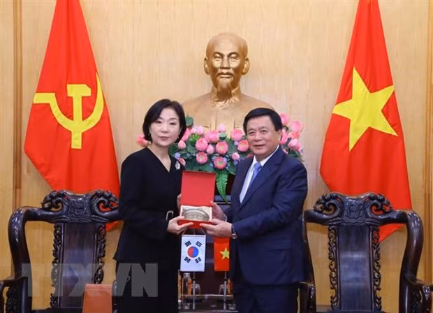 进一步加强越韩两国在管理人员和领导干部培训中的合作 ảnh 1 进一步加强越韩两国在管理人员和领导干部培训中的合作 ảnh 1