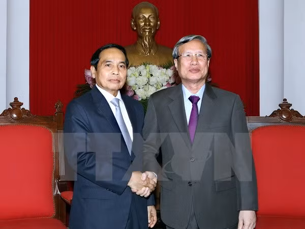 越共中央检查委员会主任陈国汪会见老挝国家监察署高级代表团 ảnh 1