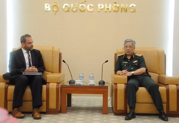 越南国防部领导会见美国国防部副助理部长 ảnh 1