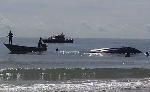马来西亚发生船只倾覆事件 34人获救8人死亡20人失踪 ảnh 1