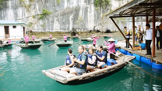 越南广宁省：实现下龙湾旅游服务多样化 ảnh 1