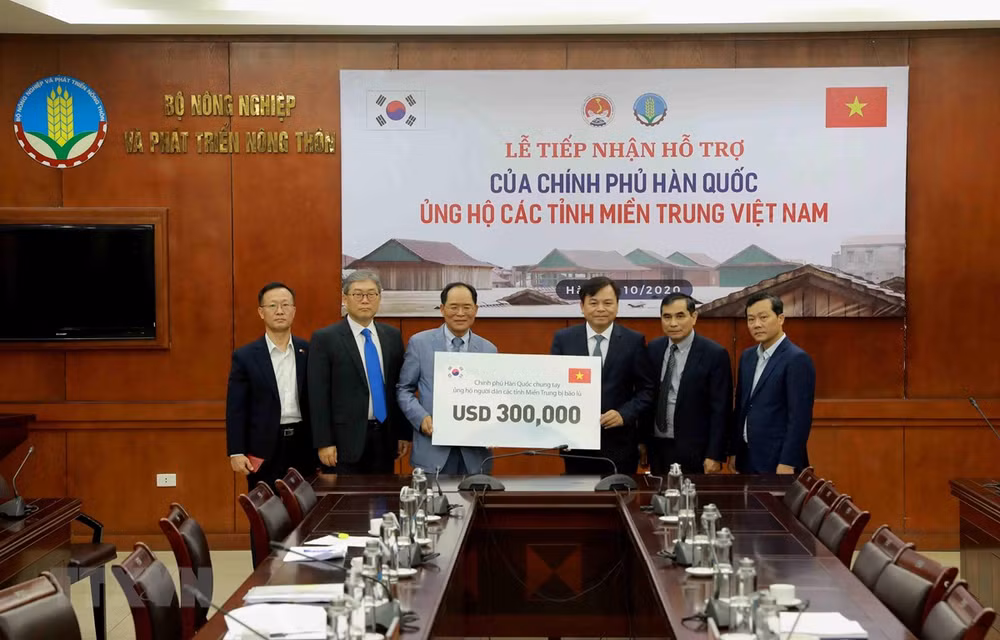 韩国援助越南30万美元 用于开展中部灾后恢复重建工作 ảnh 1
