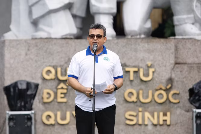 升龙-河内建都1010周年: 为了绿色河内的骑自行车友好活动吸引约400人参加 ảnh 3