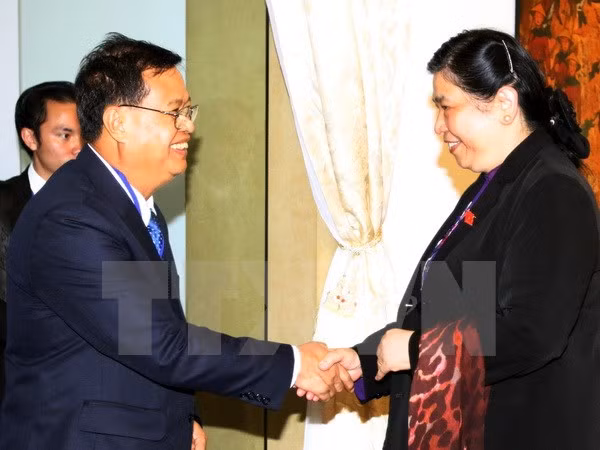 越南和老挝国会促进多个领域合作 ảnh 1