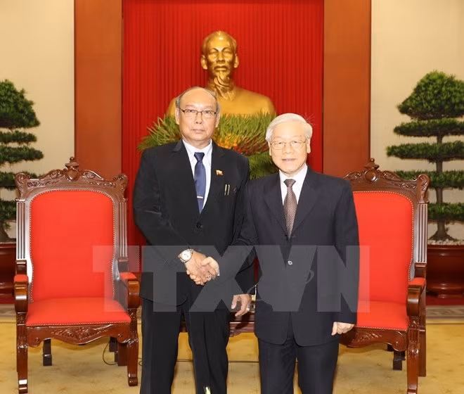 越共中央总书记阮富仲会见缅甸联邦议会议长曼温凯丹 ảnh 1