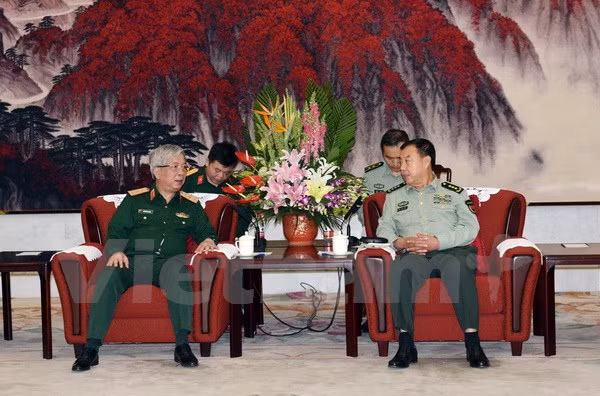 越南国防部副部长阮志咏会见中共中央军事委员会副主席范长龙上将 ảnh 1