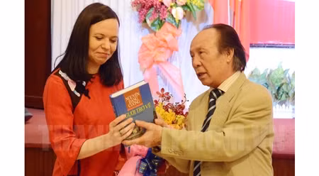 波兰共和国国庆节暨宪法日纪念见面会在胡志明市举行 ảnh 1