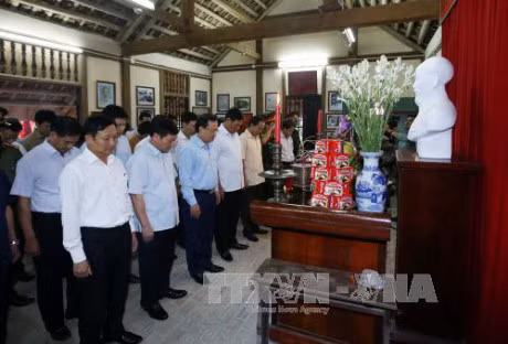 国内外各地举行纪念胡志明主席诞辰127周年活动 ảnh 1