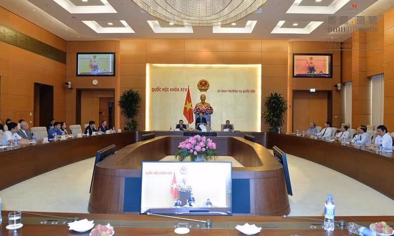 越南国会主席阮氏金银会见安沛省历届省领导人 ảnh 1 越南国会主席阮氏金银会见安沛省历届省领导人 ảnh 1