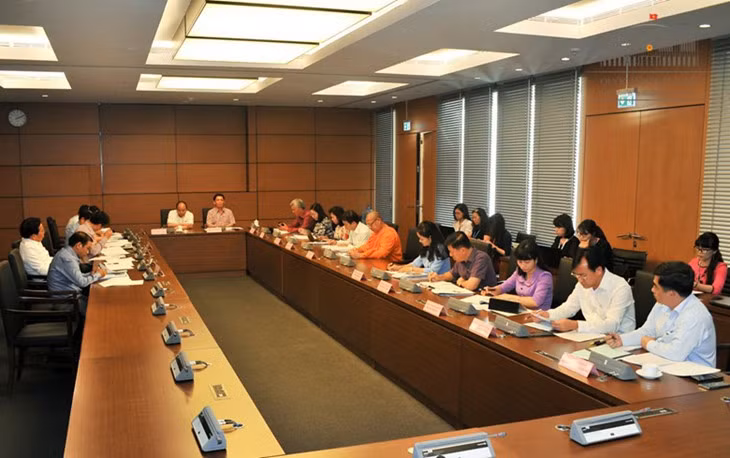 国会代表赞成通过金融机构坏账处理决议 ảnh 1