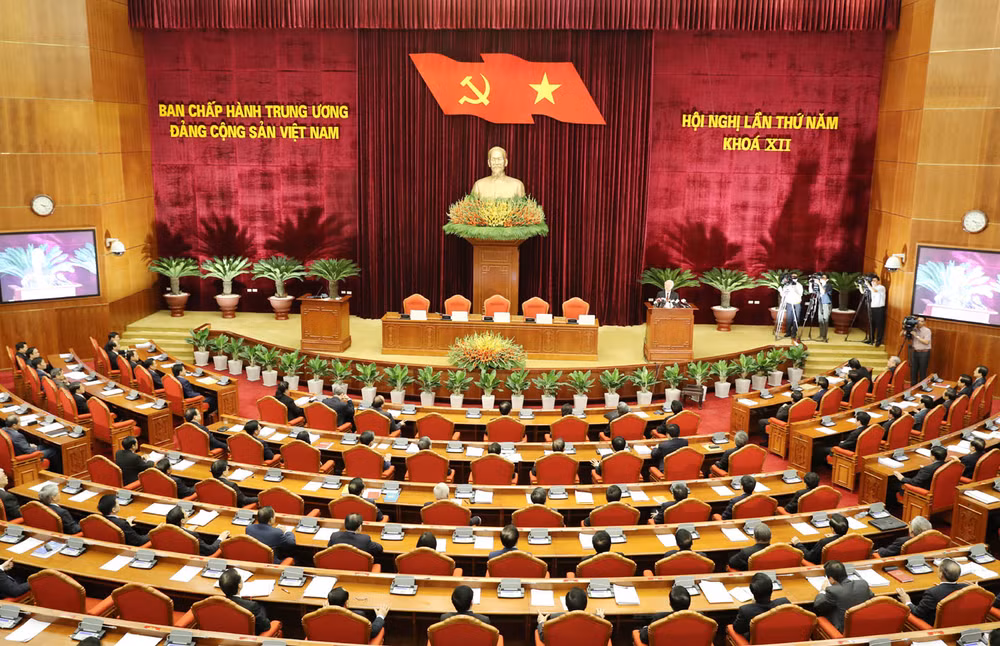 越共第十二届五中全会落幕 发布三项经济决议 ảnh 1