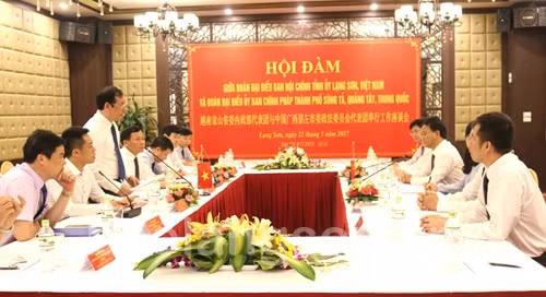 中共广西崇左市委政法委代表团访问越南谅山省 ảnh 1