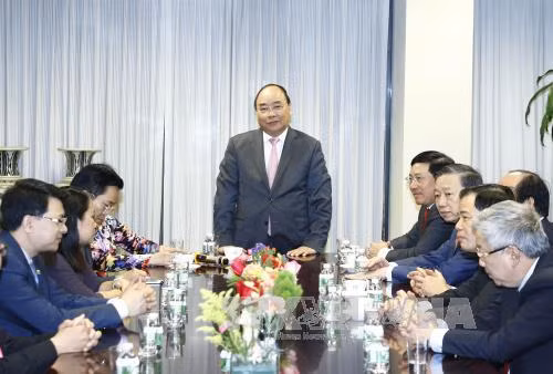 越南政府总理阮春福探访越南常驻联合国代表团 ảnh 1