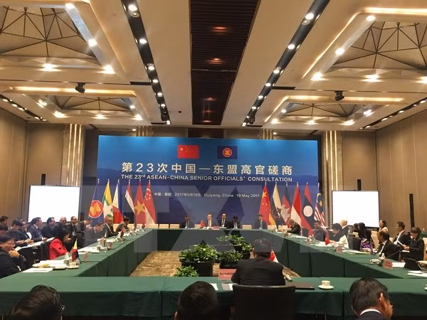 越南代表出席第23次东盟—中国高官磋商 ảnh 1