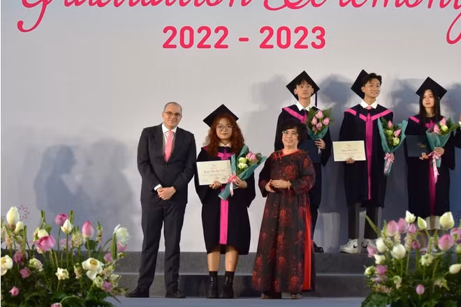 学校总校长：“走吧，做你自己！” ảnh 4