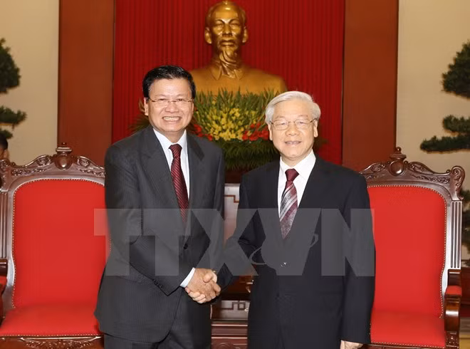 越共中央总书记阮富仲会见老挝外交部高级代表团 ảnh 1 越共中央总书记阮富仲会见老挝外交部高级代表团 ảnh 1