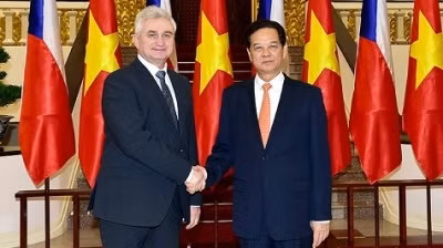 越南政府总理阮晋勇会见捷克参议院议长米兰•什捷赫 ảnh 1 越南政府总理阮晋勇会见捷克参议院议长米兰•什捷赫 ảnh 1