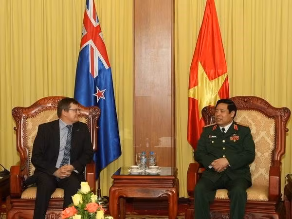 越南国防部长冯光青会见新西兰国防部副秘书长托尼·林奇 ảnh 1 越南国防部长冯光青会见新西兰国防部副秘书长托尼·林奇 ảnh 1