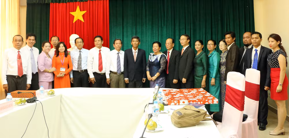 越南与柬埔寨加强传统友谊与特殊团结关系 ảnh 1