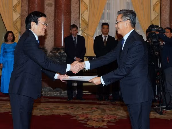 越南国家主席张晋创接受三国新任驻越大使递交的国书 ảnh 1 越南国家主席张晋创接受三国新任驻越大使递交的国书 ảnh 1