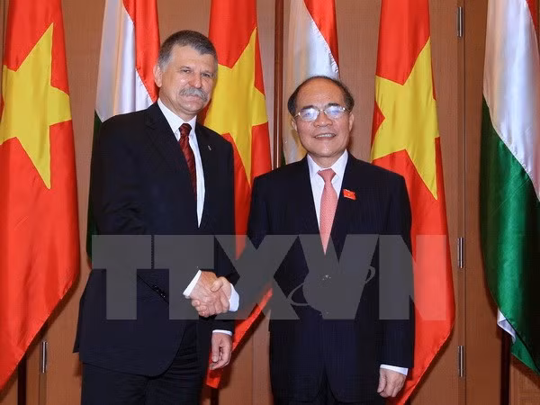 越南国会主席阮生雄与匈牙利国会主席克韦尔举行会谈 ảnh 1 越南国会主席阮生雄与匈牙利国会主席克韦尔举行会谈 ảnh 1