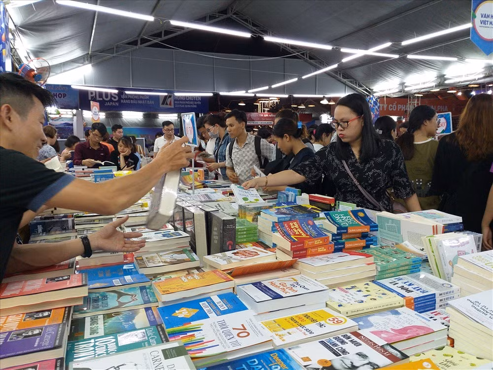 岘港市最具规模的图书节正式开幕 ảnh 1