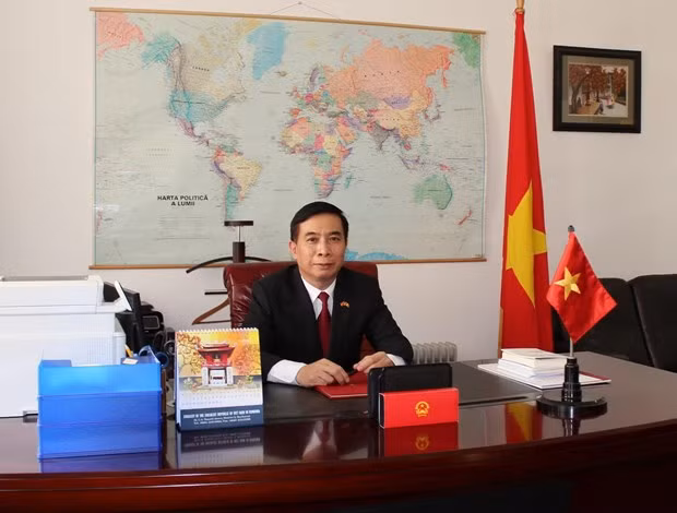 越南驻罗马尼亚大使邓陈风：越南政府总理阮春福访罗为提升越南与罗马尼亚合作水平注入新动力 ảnh 1