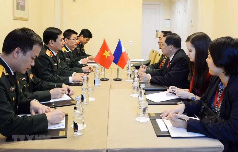 潘文江上将会见俄武装力量总参谋长和菲国防部副部长 ảnh 1 潘文江上将会见俄武装力量总参谋长和菲国防部副部长 ảnh 1