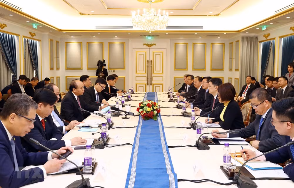 越南政府总理阮春福会见中国领先企业代表 ảnh 1 越南政府总理阮春福会见中国领先企业代表 ảnh 1