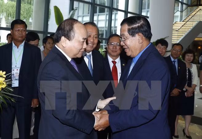 越南政府总理阮春福与柬埔寨首相洪森举行会谈 ảnh 1 越南政府总理阮春福与柬埔寨首相洪森举行会谈 ảnh 1