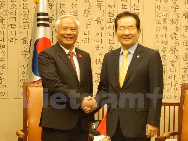国会副主席汪周刘礼节性拜见韩国国会议长丁世均 ảnh 1 国会副主席汪周刘礼节性拜见韩国国会议长丁世均 ảnh 1