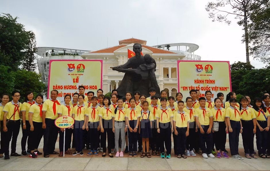 “我热爱越南祖国”旅程吸引100多名青少年参加 ảnh 1