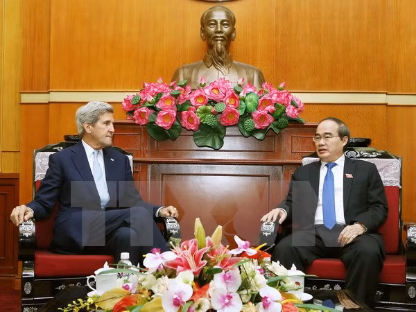 胡志明市委书记阮善仁会见美国前国务卿约翰·克里 ảnh 1