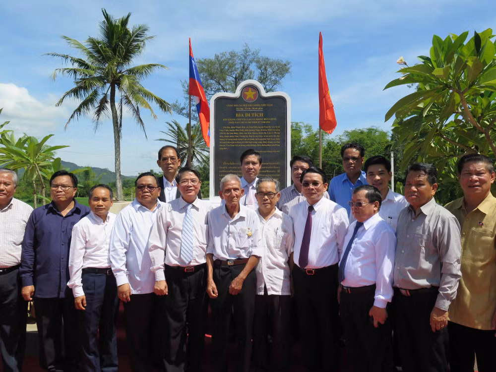 广南省与老挝各省市加强合作关系 ảnh 1