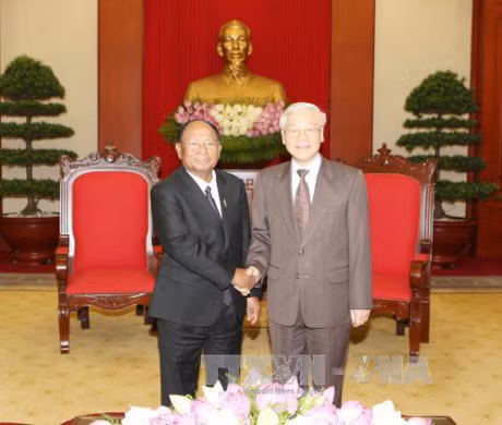 越共中央总书记阮富仲会见柬埔寨国会主席韩桑林 ảnh 1 越共中央总书记阮富仲会见柬埔寨国会主席韩桑林 ảnh 1