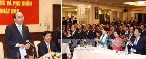 阮春福总理探访越南驻日本大使馆 与旅日越侨代表会面 ảnh 1 阮春福总理探访越南驻日本大使馆 与旅日越侨代表会面 ảnh 1