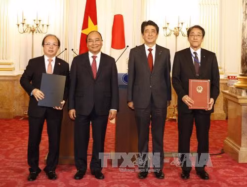 阮春福总理与日本首相安倍晋三进行会谈 ảnh 3