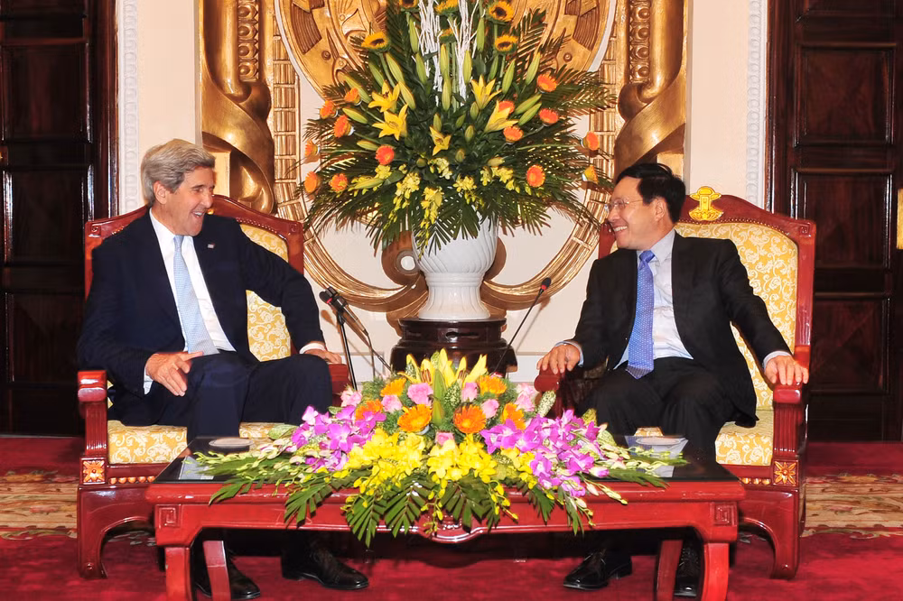 政府副总理兼外长范平明会见美国前国务卿约翰·克里 ảnh 1 政府副总理兼外长范平明会见美国前国务卿约翰·克里 ảnh 1