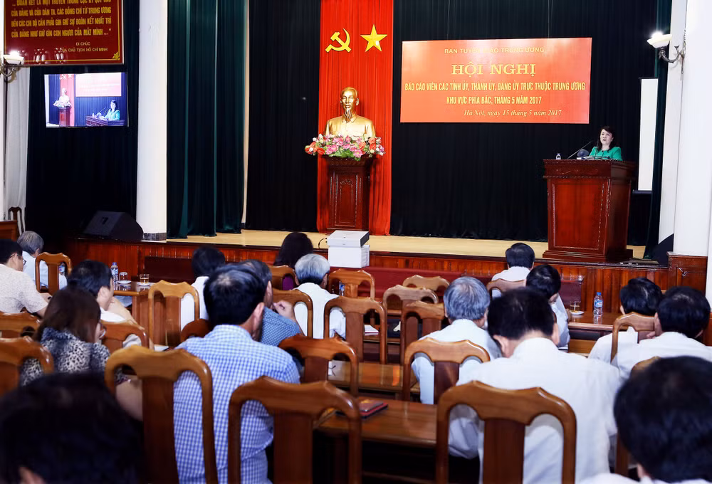 北部各省（市）委和中央直属机关党委报告员会议在河内市举行 ảnh 1