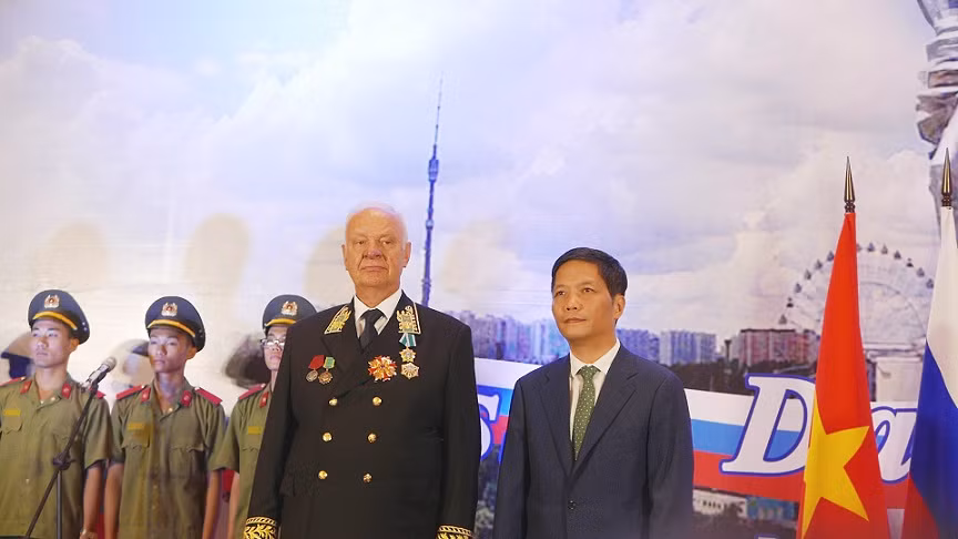 俄罗斯联邦国庆纪念典礼在河内举行 ảnh 1