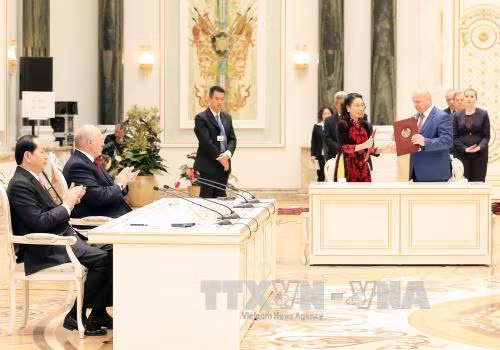 国家主席陈大光与白俄罗斯总统亚历山大·卢卡申科举行会谈 ảnh 4 国家主席陈大光与白俄罗斯总统亚历山大·卢卡申科举行会谈 ảnh 4
