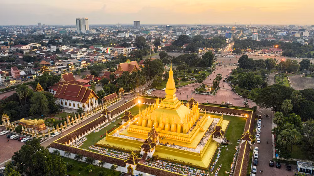 老挝期望在2024年旅游年内吸引游客人数至少达460万 ảnh 1