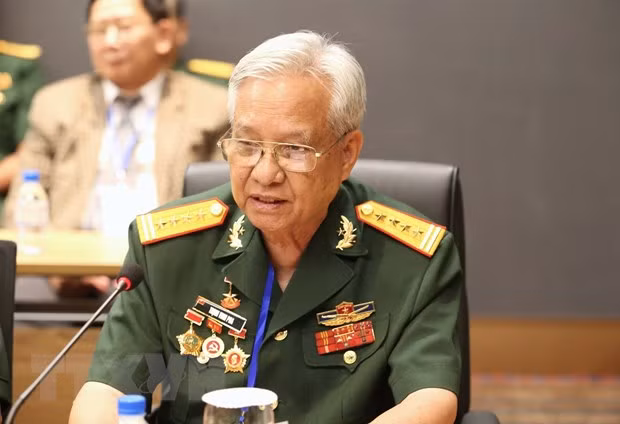 援柬越南志愿军和专家代表团访问柬埔寨马德望和暹粒两省 ảnh 2
