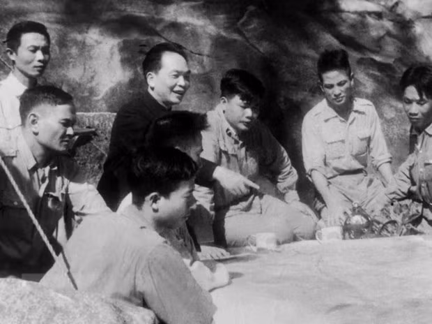 阿尔及利亚媒体盛赞武元甲大将对全世界殖民地人民革命运动的贡献 ảnh 1 阿尔及利亚媒体盛赞武元甲大将对全世界殖民地人民革命运动的贡献 ảnh 1