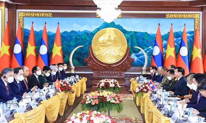 越南国家主席阮春福与老挝党中央总书记、国家主席通伦进行会谈 ảnh 1