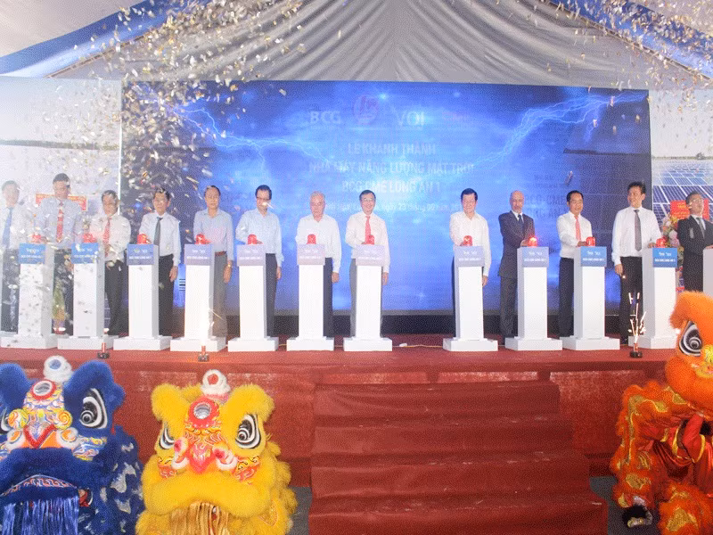 隆安省一座光伏发电站正式投入运行 ảnh 1