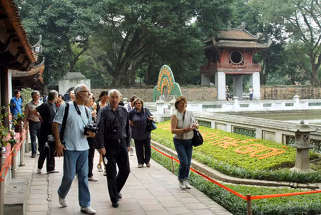 河内市不断提高旅游业人力资源的质量 ảnh 1