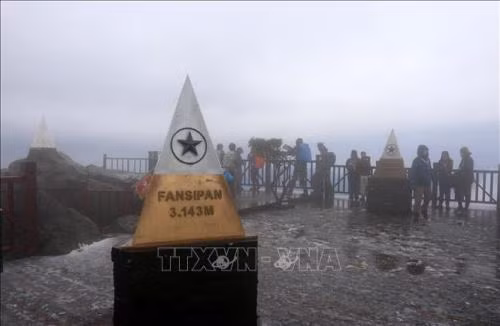 番西邦最高峰海拔3147.3米 ảnh 1