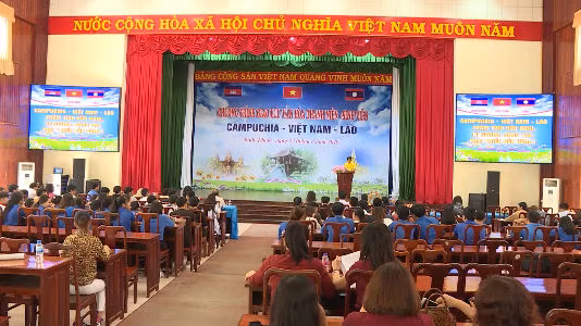 加强柬越老青年学生团结友谊 ảnh 2